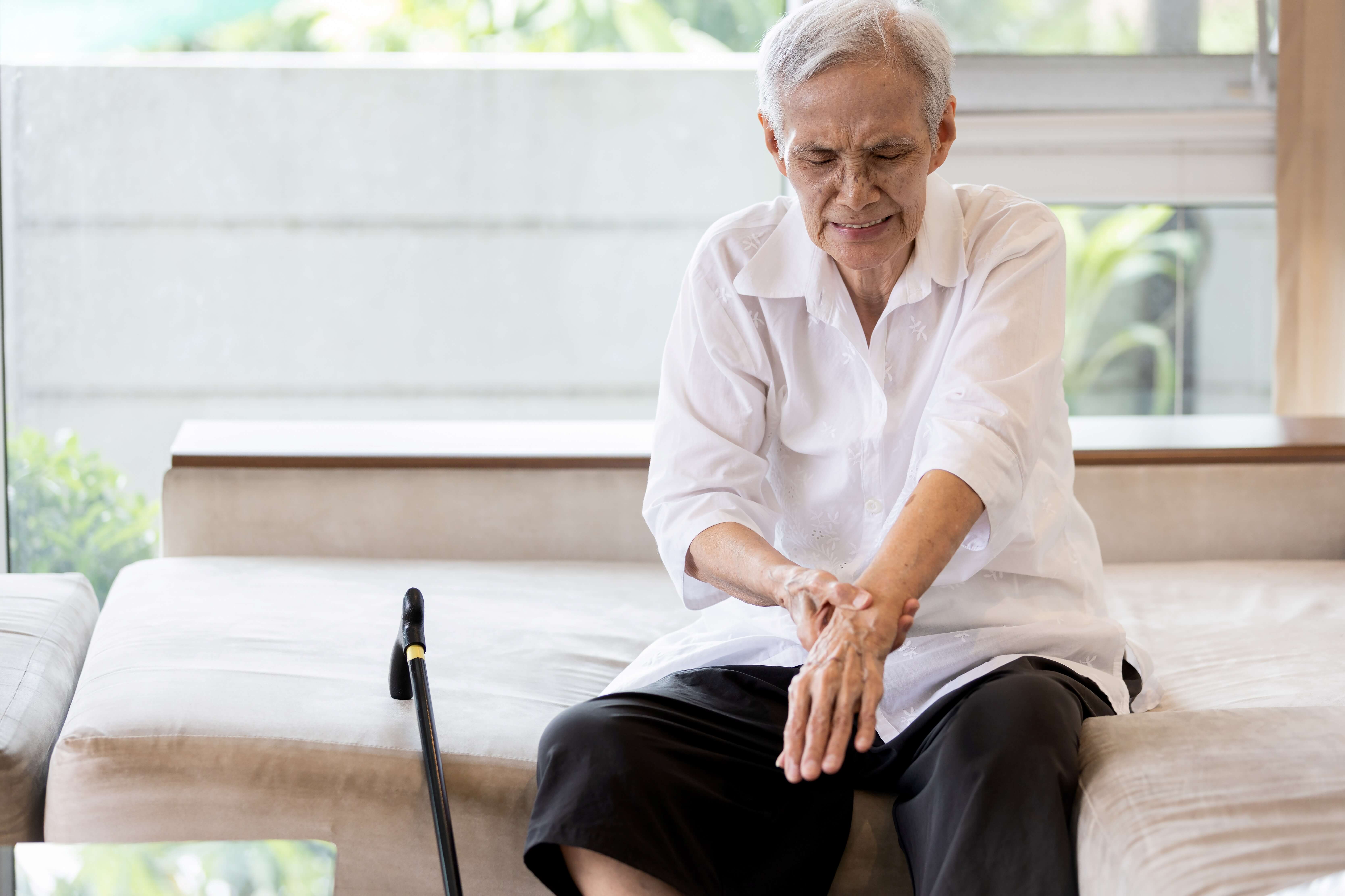 image of arthritis patient on our DC online continuing education page