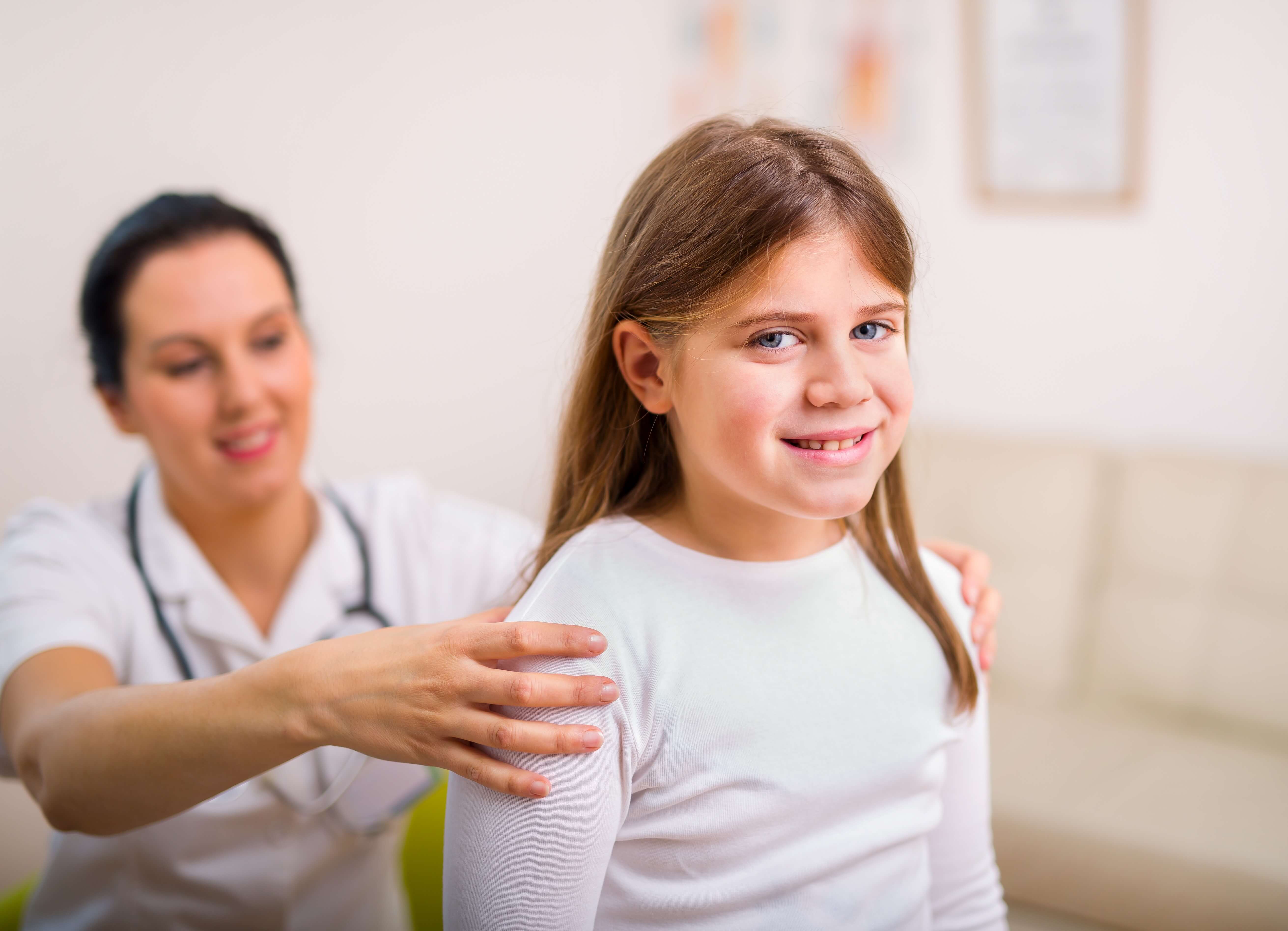 chiropractic treatment for young girl